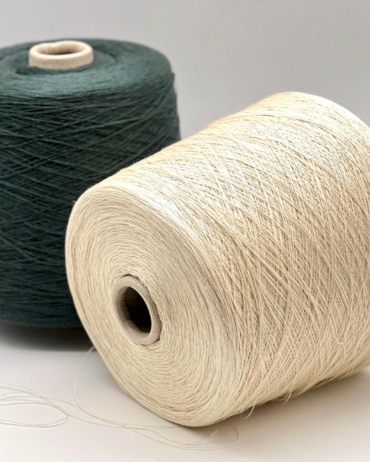 Linen yarn Toscano S.R.L QUARANTALINO cone with extra-fine lace texture for knitting
Luxury Italian linen yarn QUARANTALINO close-up for weaving crochet and summer garments
Toscano S.R.L QUARANTALINO 100% linen lace yarn on cone for breathable knitwear
Extra-fine Italian linen yarn for shawls wraps tops and home textiles
Natural linen yarn texture detail for weaving and fine crochet