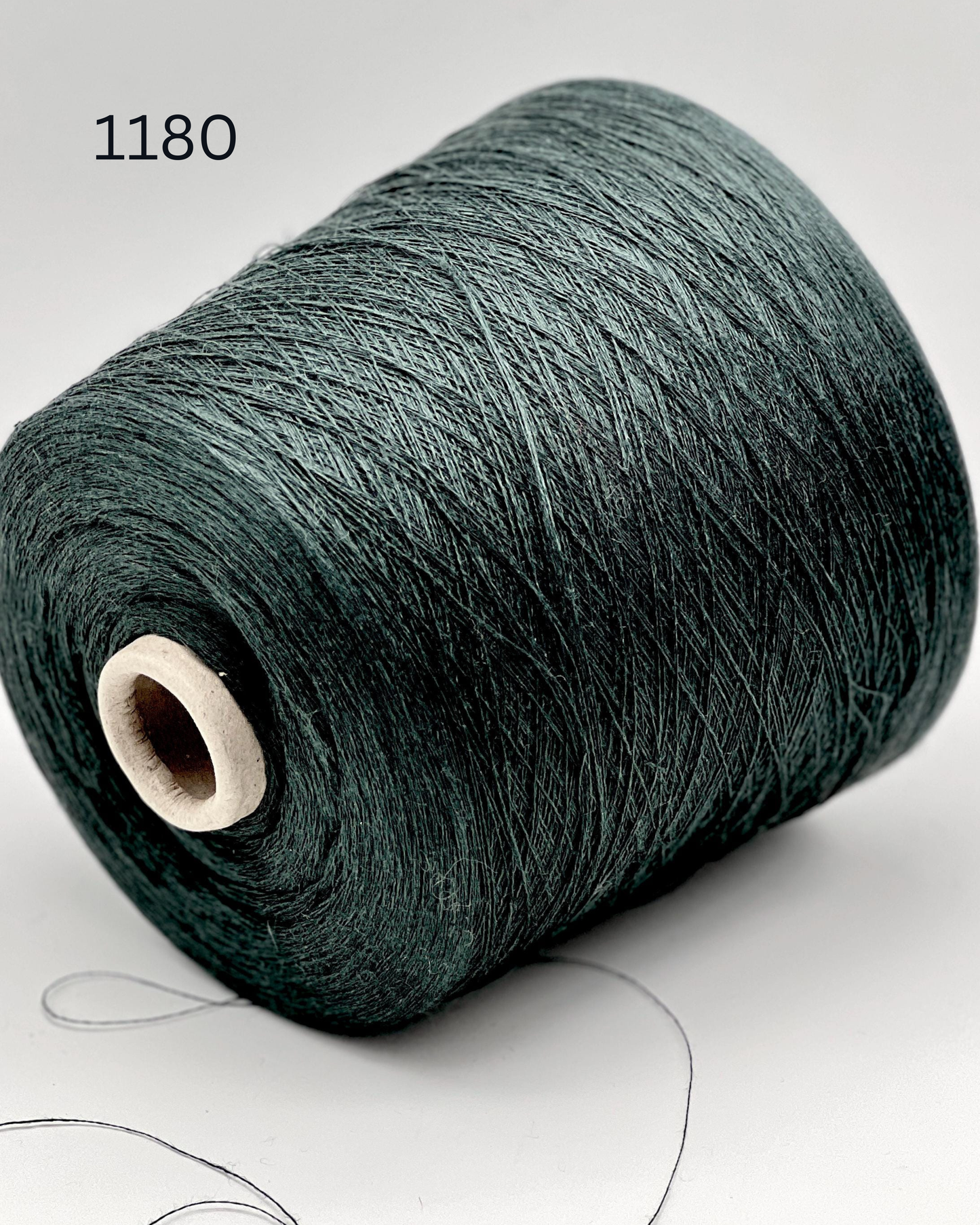 Linen yarn Toscano S.R.L QUARANTALINO cone with extra-fine lace texture for knitting
Luxury Italian linen yarn QUARANTALINO close-up for weaving crochet and summer garments
Toscano S.R.L QUARANTALINO 100% linen lace yarn on cone for breathable knitwear
Extra-fine Italian linen yarn for shawls wraps tops and home textiles
Natural linen yarn texture detail for weaving and fine crochet