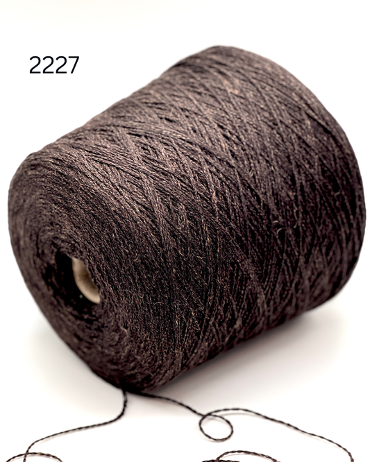 LANA LINO SETA merino silk linen yarn DK 240m Italy
Luxury Italian merino silk linen yarn cone close up
Extrafine merino silk linen DK yarn for sweaters and cardigans
Soft breathable Italian yarn with linen silk merino blend
LANA LINO SETA luxury DK yarn texture detail