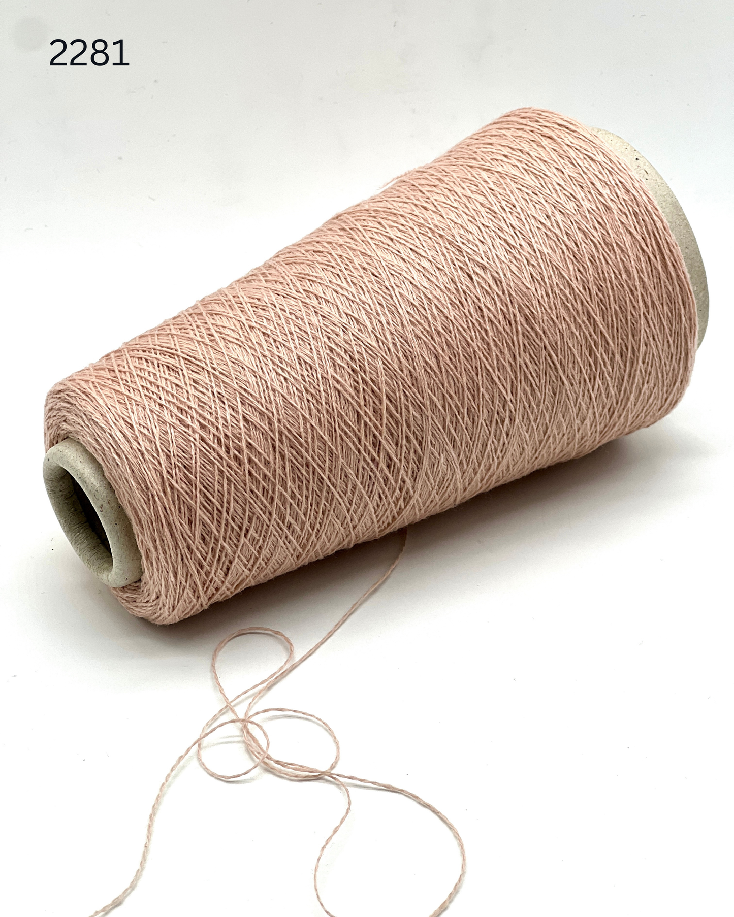 italian cashmere yarn cone loro piana cariaggi lace yarn
luxury cashmere yarn 1400m 100g italy knitting yarn
biagioli modesto cashmere yarn fine lace weight cone
premium italian cashmere yarn soft texture close up
lace cashmere yarn for machine knitting luxury garments