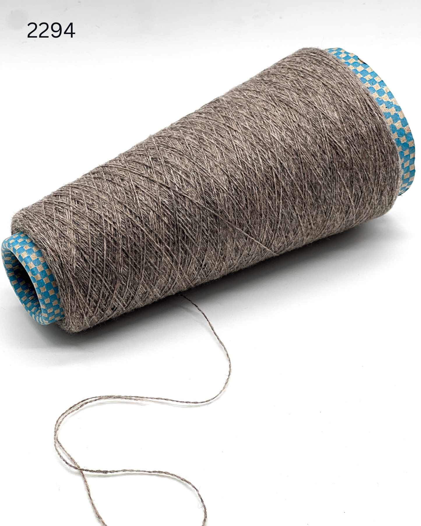 italian cashmere yarn cone loro piana cariaggi lace yarn
luxury cashmere yarn 1400m 100g italy knitting yarn
biagioli modesto cashmere yarn fine lace weight cone
premium italian cashmere yarn soft texture close up
lace cashmere yarn for machine knitting luxury garments