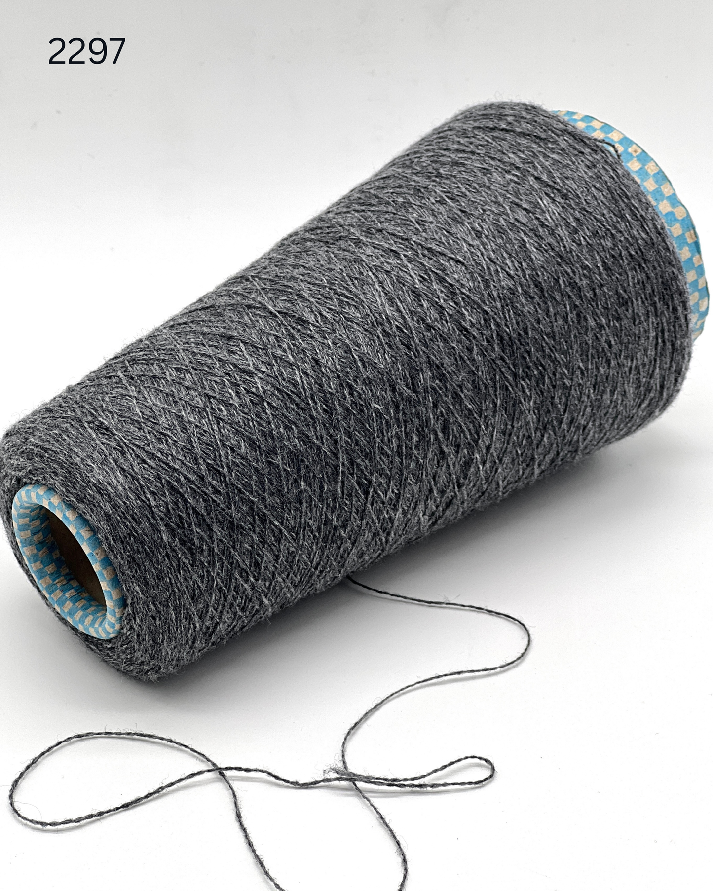 italian cashmere yarn cone loro piana cariaggi lace yarn
luxury cashmere yarn 1400m 100g italy knitting yarn
biagioli modesto cashmere yarn fine lace weight cone
premium italian cashmere yarn soft texture close up
lace cashmere yarn for machine knitting luxury garments