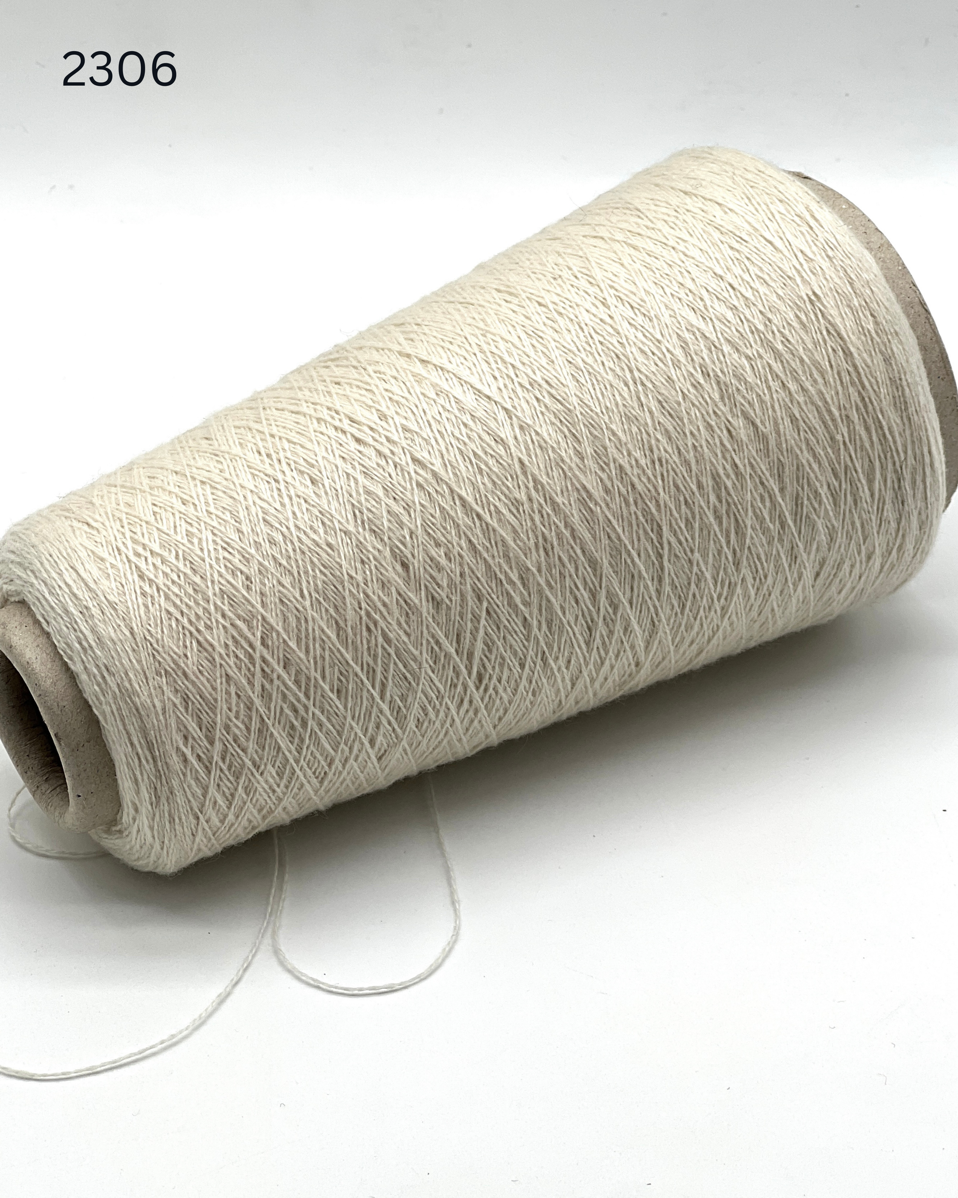 italian cashmere yarn cone loro piana cariaggi lace yarn
luxury cashmere yarn 1400m 100g italy knitting yarn
biagioli modesto cashmere yarn fine lace weight cone
premium italian cashmere yarn soft texture close up
lace cashmere yarn for machine knitting luxury garments