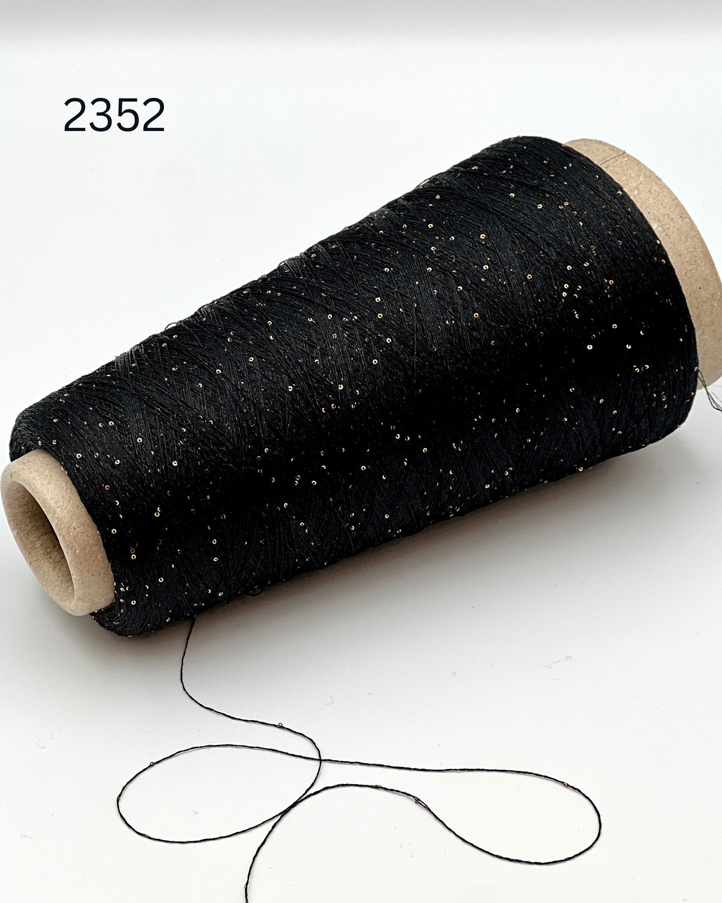 Luxury Italian paillettes lurex yarn by VIMAR 1991
Chanel-style fashion yarn with viscose and paillettes
Extra-fine Italian companion yarn with elegant sparkle
Luxury couture yarn for weaving and knitwear
Soft viscose paillettes yarn on original cone