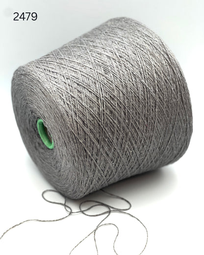 FILCOM VINICUNCA vicuña silk yarn luxury Italian lace yarn
Rare vicuña mulberry silk yarn 700m per 100g
Luxury Italian yarn with vicuña fiber and silk close up texture
Soft rare fiber yarn for shawls scarves sweaters and weaving
FILCOM VINICUNCA carded vicuña silk yarn made in Italy
