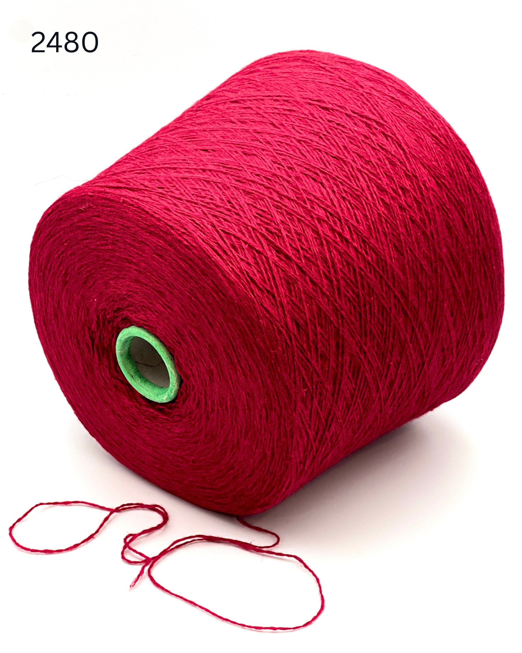 FILCOM VINICUNCA vicuña silk yarn luxury Italian lace yarn
Rare vicuña mulberry silk yarn 700m per 100g
Luxury Italian yarn with vicuña fiber and silk close up texture
Soft rare fiber yarn for shawls scarves sweaters and weaving
FILCOM VINICUNCA carded vicuña silk yarn made in Italy