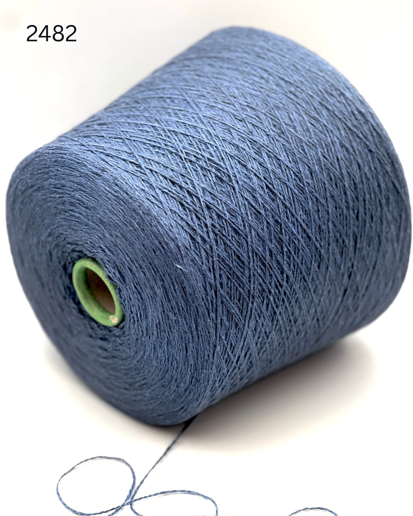 FILCOM VINICUNCA vicuña silk yarn luxury Italian lace yarn
Rare vicuña mulberry silk yarn 700m per 100g
Luxury Italian yarn with vicuña fiber and silk close up texture
Soft rare fiber yarn for shawls scarves sweaters and weaving
FILCOM VINICUNCA carded vicuña silk yarn made in Italy