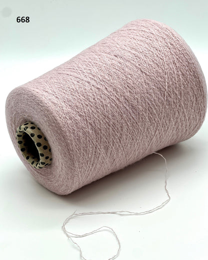 iDOKNiT exclusive: Close-up of Biagioli Modesto VANITY ZERMATT luxury yarn in boucle-style slub texture, a fine Italian cashmere-merino-viscose blend ideal for multi-strand handknitting and machine knitting.