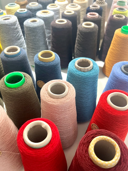 italian cashmere yarn cone loro piana cariaggi lace yarn
luxury cashmere yarn 1400m 100g italy knitting yarn
biagioli modesto cashmere yarn fine lace weight cone
premium italian cashmere yarn soft texture close up
lace cashmere yarn for machine knitting luxury garments