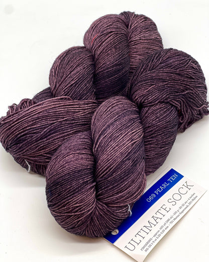 Premium iDOKNiT fingering weight yarn, ULTIMATE SOCK by Malabrigo Peru. Durable blend of 75% superwash merino wool and 25% nylon, 385m/100g. Hand-dyed authentic Peruvian yarn curated by iDOKNiT for resilient socks, garments, and shawls with superior 4-ply stitch definition.