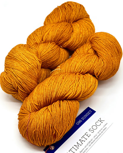 Premium iDOKNiT fingering weight yarn, ULTIMATE SOCK by Malabrigo Peru. Durable blend of 75% superwash merino wool and 25% nylon, 385m/100g. Hand-dyed authentic Peruvian yarn curated by iDOKNiT for resilient socks, garments, and shawls with superior 4-ply stitch definition.