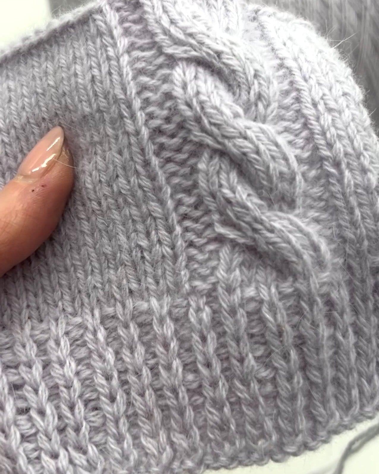 Elite iDOKNiT luxury lace weight carded yarn, LAMORA by Lanecardate Italy. 25% angora and 75% superfine merino wool blend, 800m/100g. Authentic Italian-made yarn with a signature soft halo and exquisite warmth curated by iDOKNiT for professional knitting.