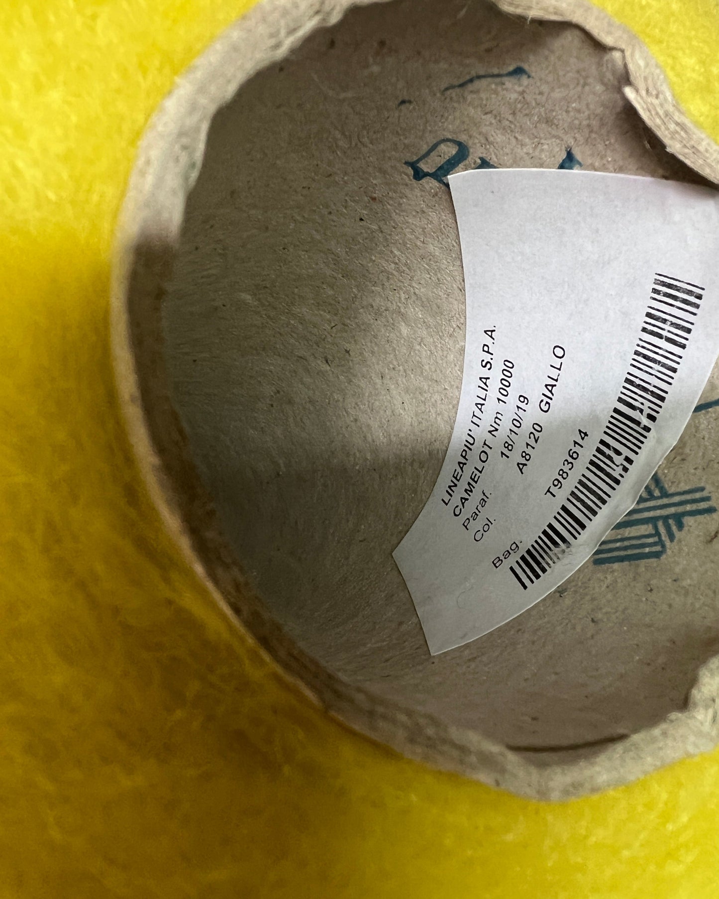 Elite iDOKNiT lace weight yarn, Superkid Mohair blend by Lineapiu Italia. Luxury composition of 58% superkid mohair and 8% wool, Nm 10, providing 1000m per 100g. Authentic Italian-made extra fine yarn curated by iDOKNiT for delicate, airy garments with a signature mohair halo.