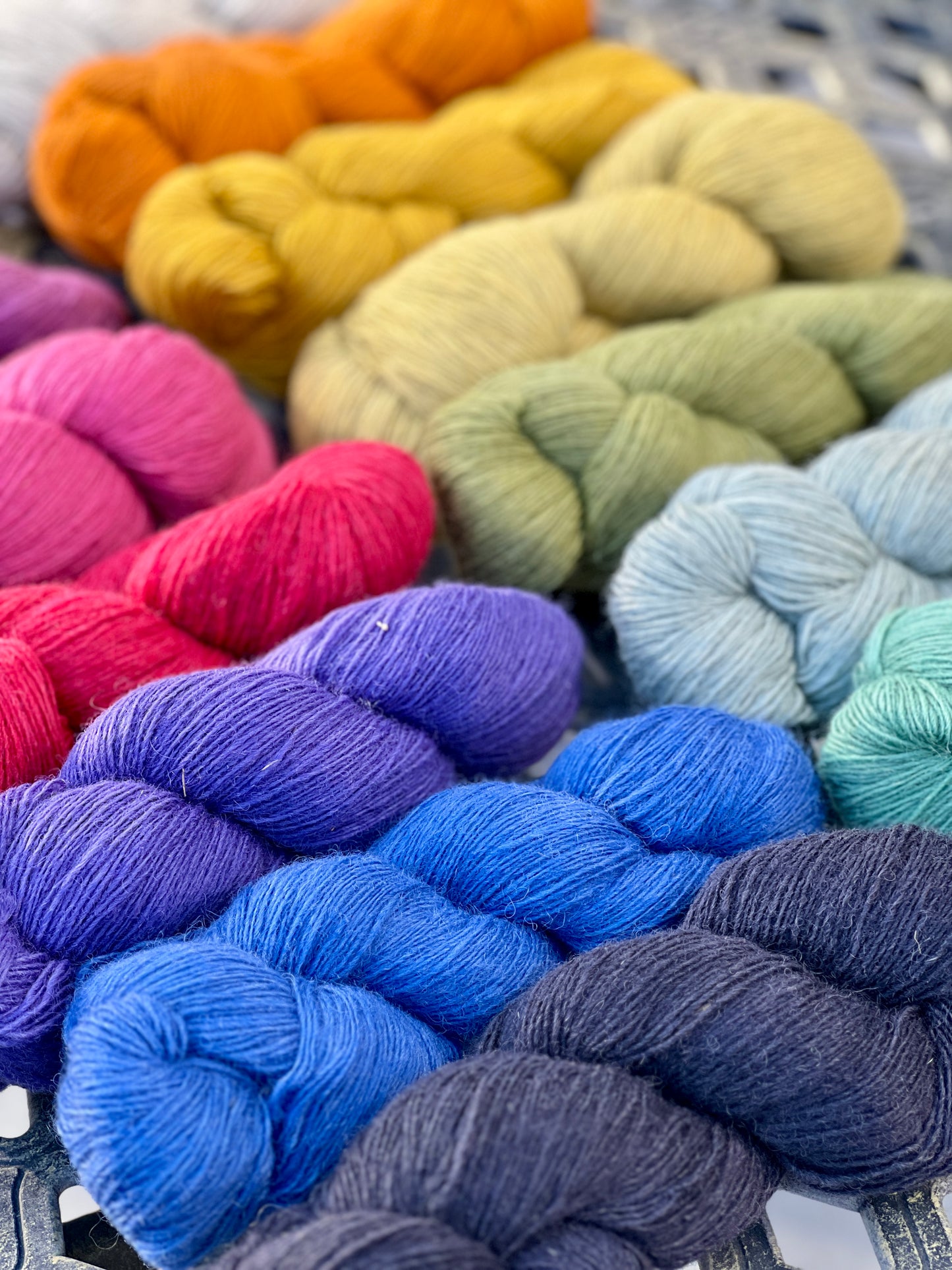 РЕДКАЯ НАХОДКА: пряжа Dundaga 7.1 Merino 100%, пасмы или "кейк" (торт), толщина "lace", однониточная, 470м/100г (514 ярдов/3.52 унции)