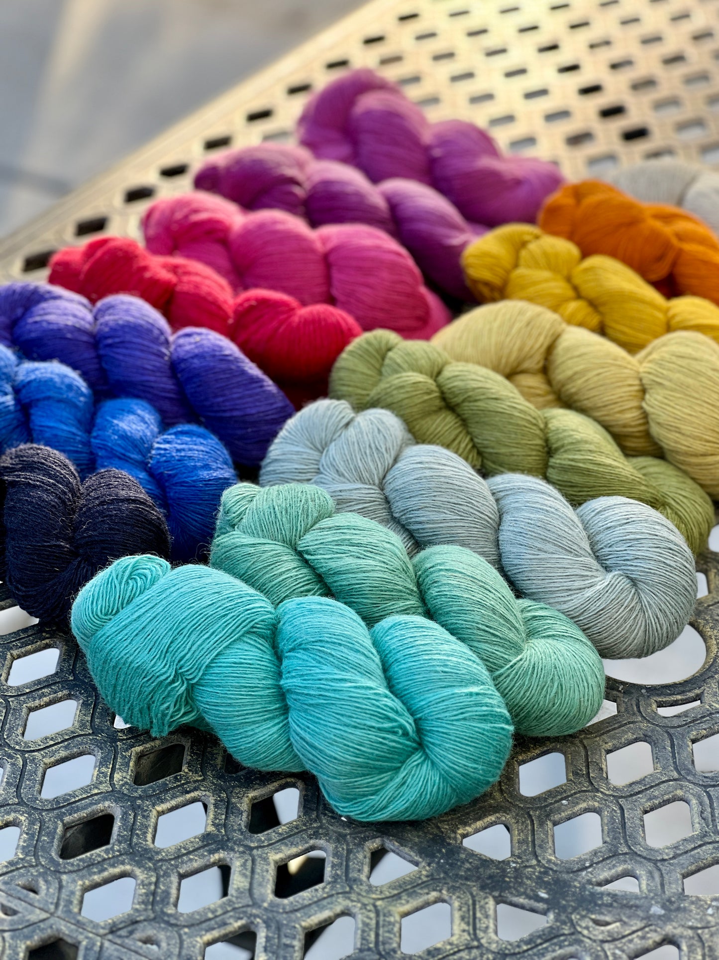 РЕДКАЯ НАХОДКА: пряжа Dundaga 7.1 Merino 100%, пасмы или "кейк" (торт), толщина "lace", однониточная, 470м/100г (514 ярдов/3.52 унции)