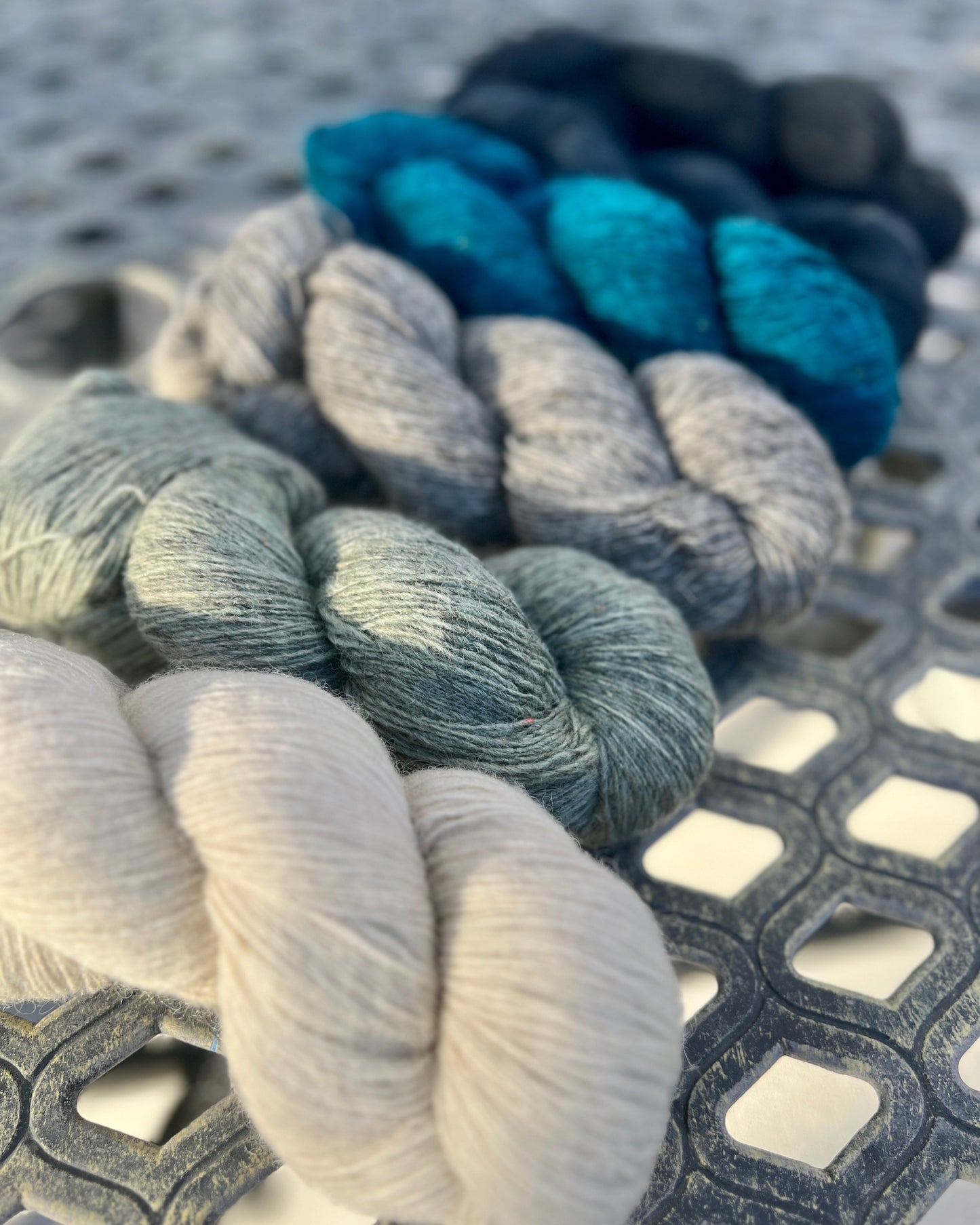 Paces Vilnas Fabrika Dundaga 7.1 100% Latvian Merino wool lace weight yarn, traditionally processed and lanolin-rich for authentic knitting at iDOKNiT.