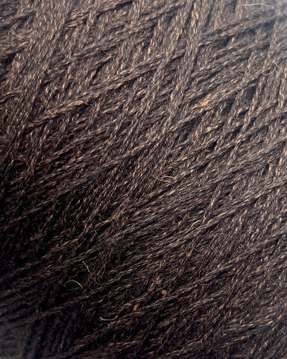 LANA LINO SETA merino silk linen yarn DK 240m Italy
Luxury Italian merino silk linen yarn cone close up
Extrafine merino silk linen DK yarn for sweaters and cardigans
Soft breathable Italian yarn with linen silk merino blend
LANA LINO SETA luxury DK yarn texture detail