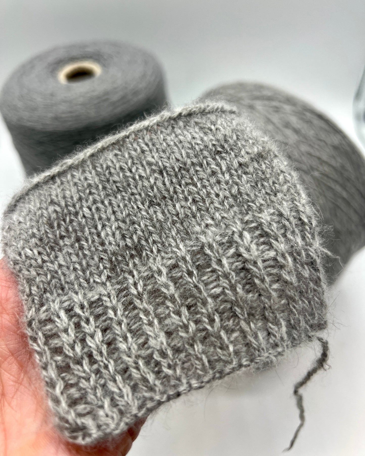 Loro Piana CINCICASH ultra-luxury 80% cashmere and 20% sable Italian lace weight yarn for high-end knitting at iDOKNiT.