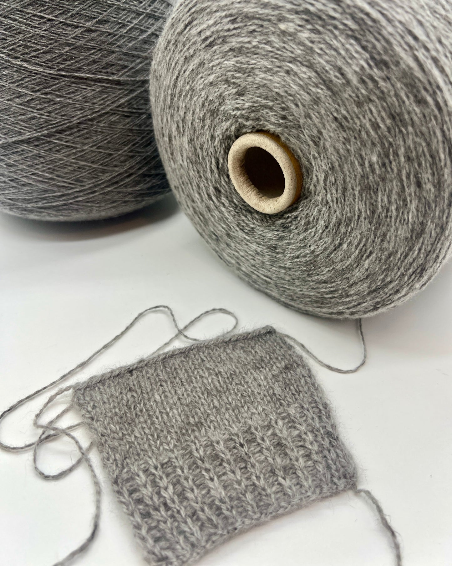 Loro Piana CINCICASH ultra-luxury 80% cashmere and 20% sable Italian lace weight yarn for high-end knitting at iDOKNiT.