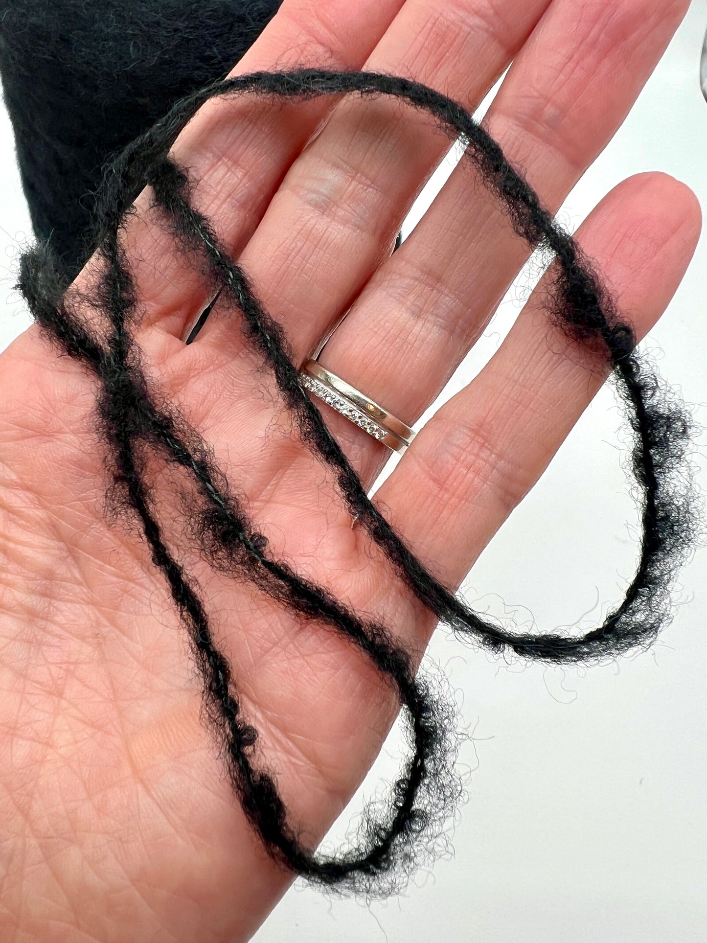 Luxury alpaca yarn GARFIELD showing airy halo structure