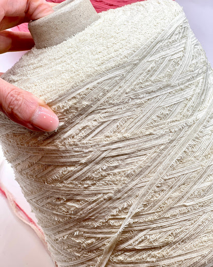 Lineapiù SAIA luxury Italian cotton blend yarn with textured flake structure
Italian novelty cotton yarn for designer knitwear and crochet
Textured DK weight cotton blend yarn made in Italy
Luxury fashion yarn with signature bow texture by Lineapiù
Italian cotton novelty yarn for sweaters and cardigans