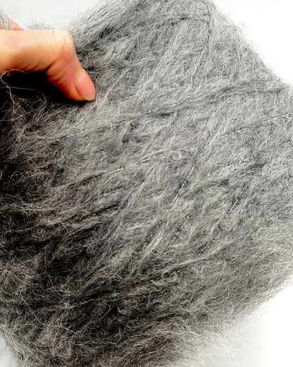 Luxury alpaca merino puffy yarn BUBBLE by Lineapiu Italia
Soft airy Italian DK yarn with alpaca halo and cloud texture
Lineapiu Italia BUBBLE yarn close up showing fluffy structure
Italian lightweight fashion yarn for sweaters and cardigans
Puffy alpaca merino yarn with modern luxury texture
