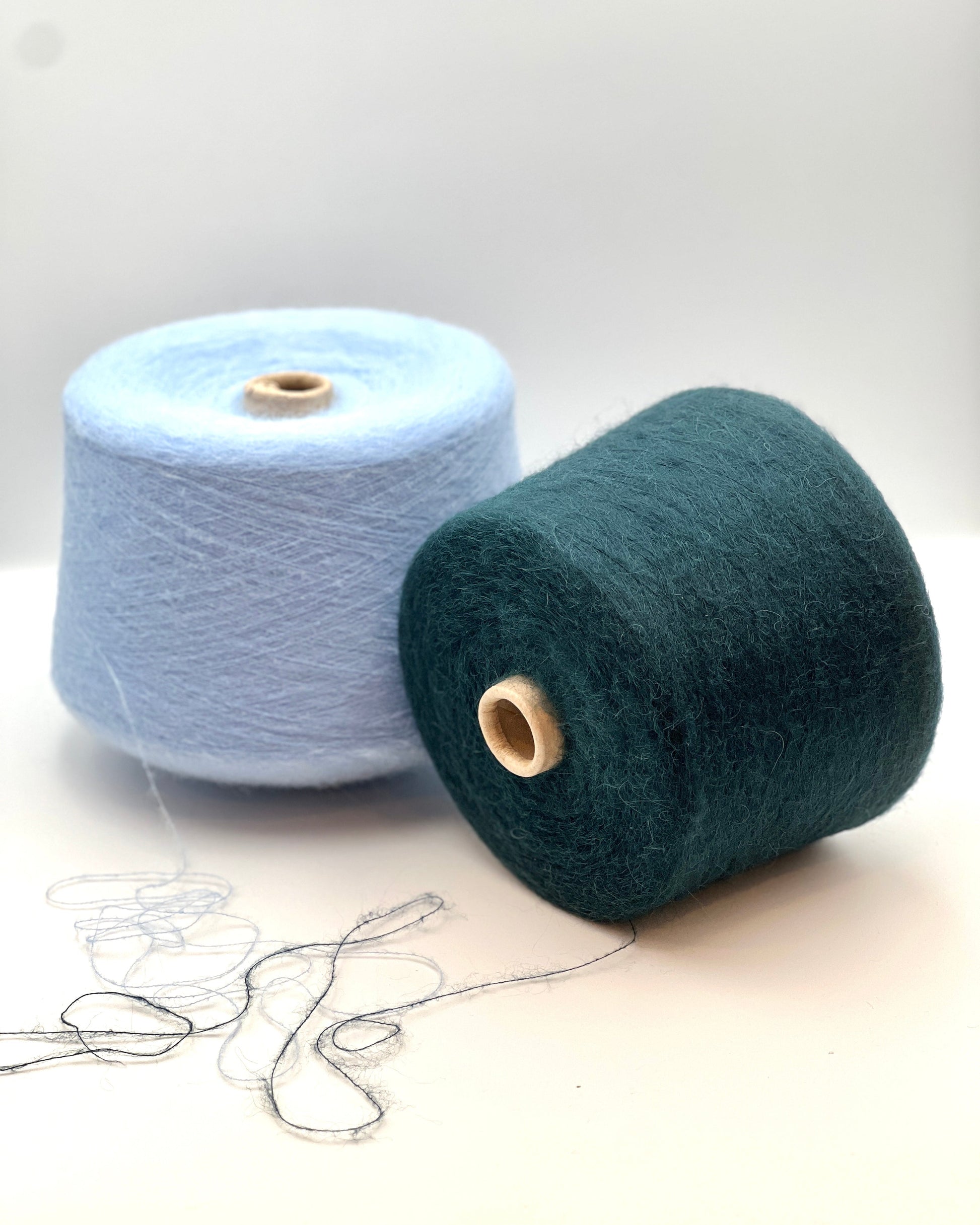 Luxury alpaca merino yarn SORIANO by Pecci Filati Italy
Soft fluffy Italian lace yarn with elegant alpaca halo
Pecci Filati SORIANO yarn close up showing airy texture
Luxury companion yarn for sweaters shawls and knitwear
Italian alpaca merino lace yarn for soft fluffy knitting
