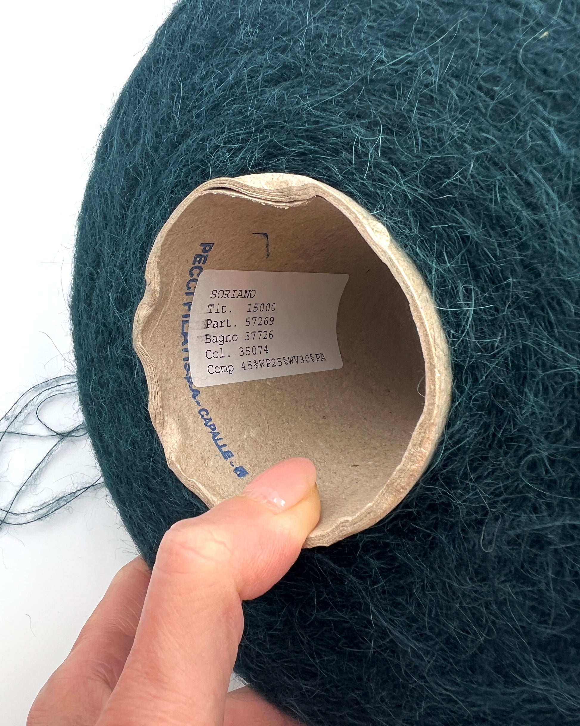 Luxury alpaca merino yarn SORIANO by Pecci Filati Italy
Soft fluffy Italian lace yarn with elegant alpaca halo
Pecci Filati SORIANO yarn close up showing airy texture
Luxury companion yarn for sweaters shawls and knitwear
Italian alpaca merino lace yarn for soft fluffy knitting