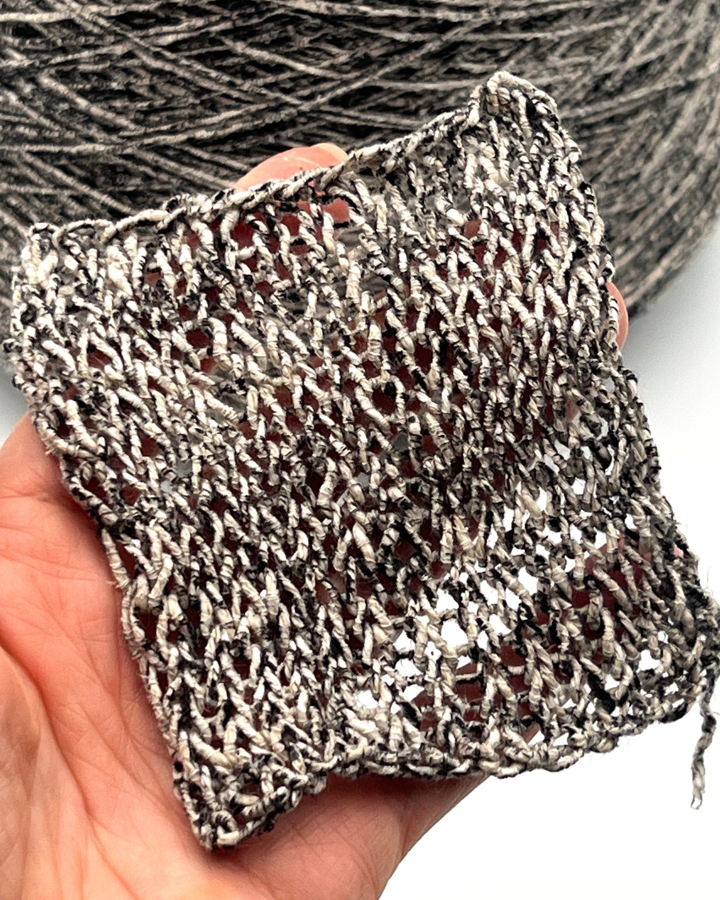 Industria Italiana Filati Jardin Tempere cotton linen and silk DK weight flame mouliné yarn balls from iDOKNiT