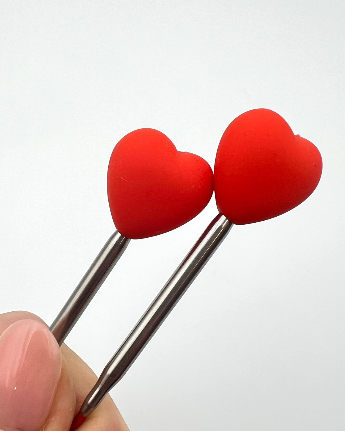 iDOKNiT silicone heart shaped knitting needle stoppers and point protectors pair