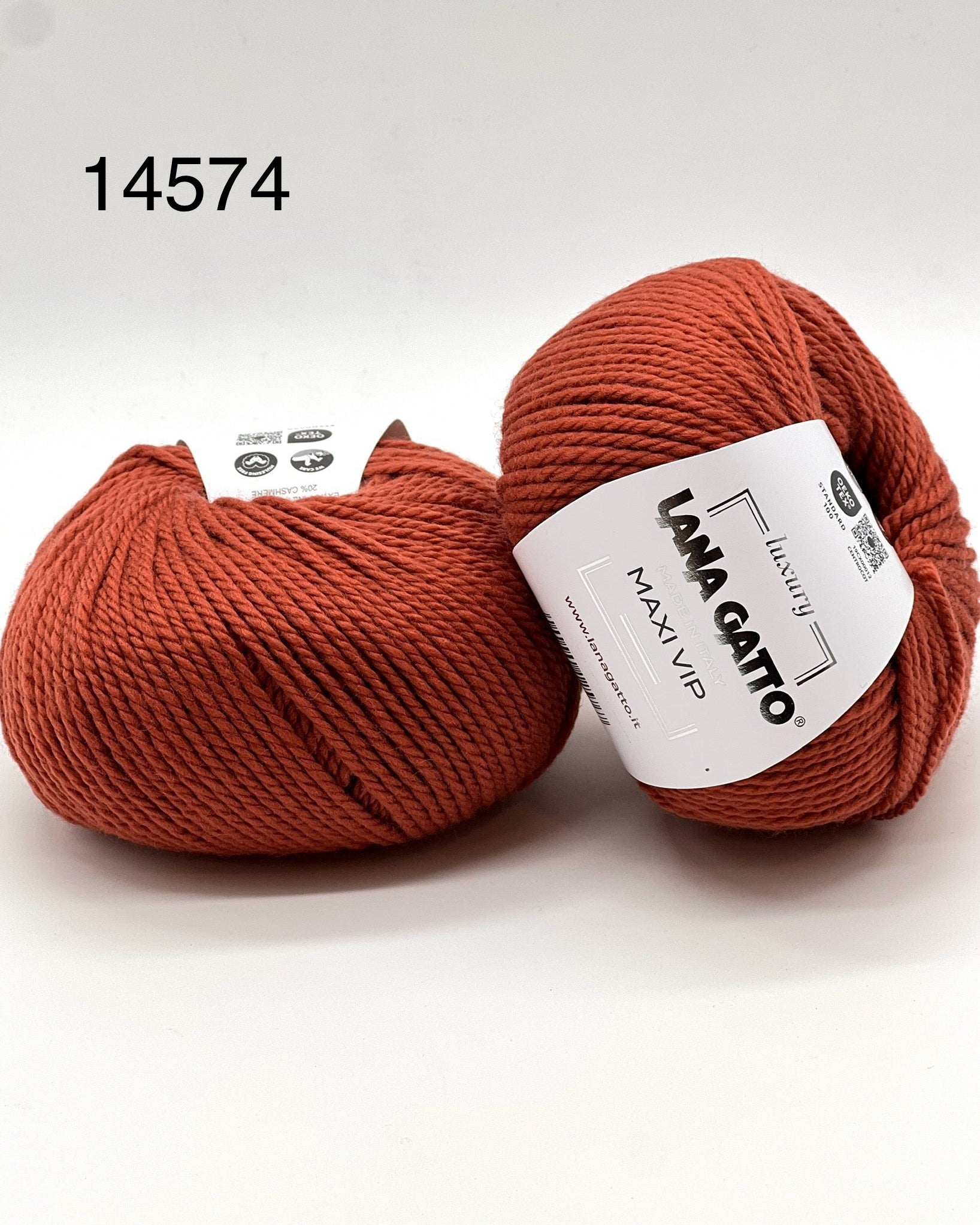 Lana Gatto MAXI VIP yarn balls in soft neutral shades – premium Italian merino cashmere blend. IDOKNIT Shop.