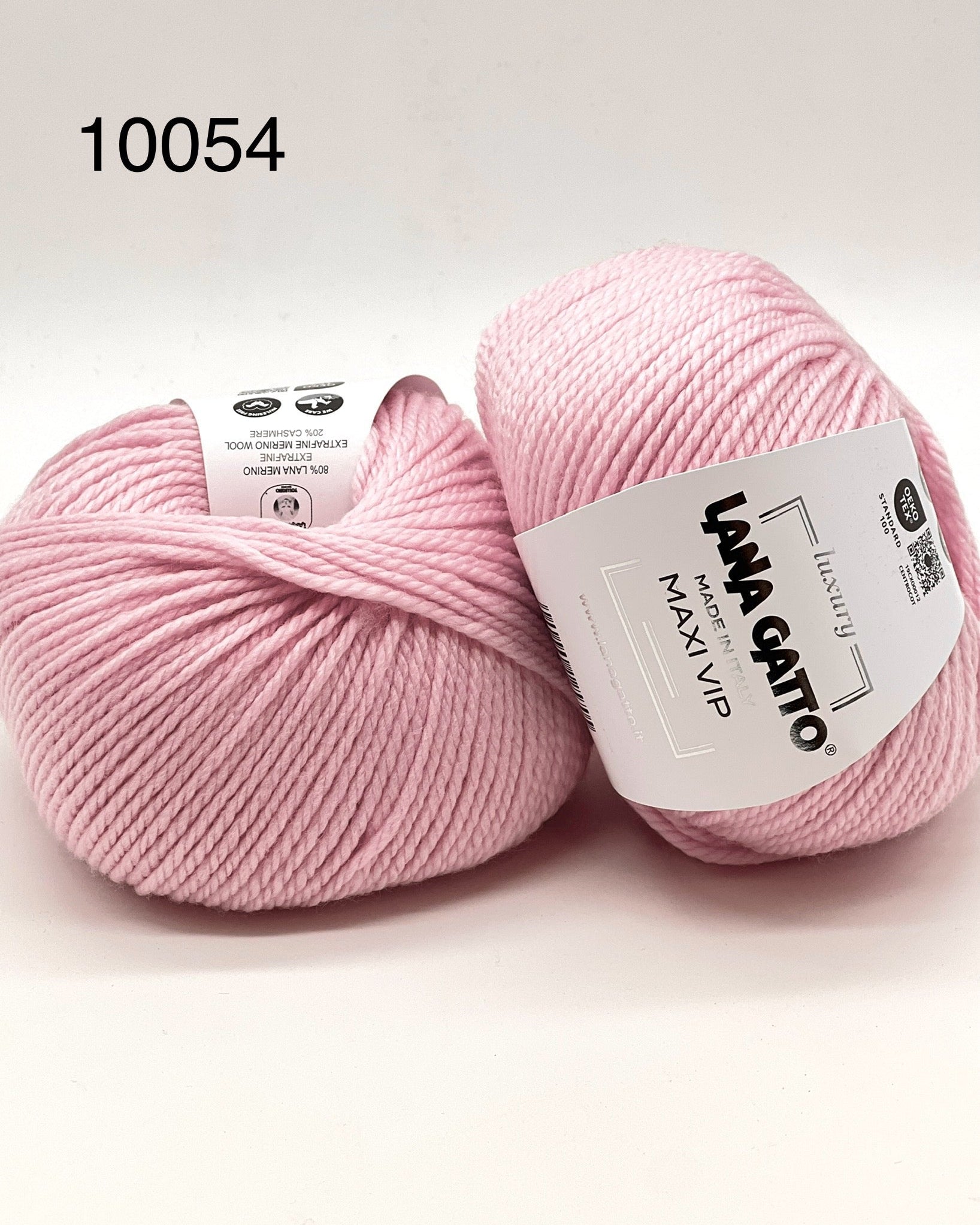 Lana Gatto MAXI VIP yarn balls in soft neutral shades – premium Italian merino cashmere blend. IDOKNIT Shop.