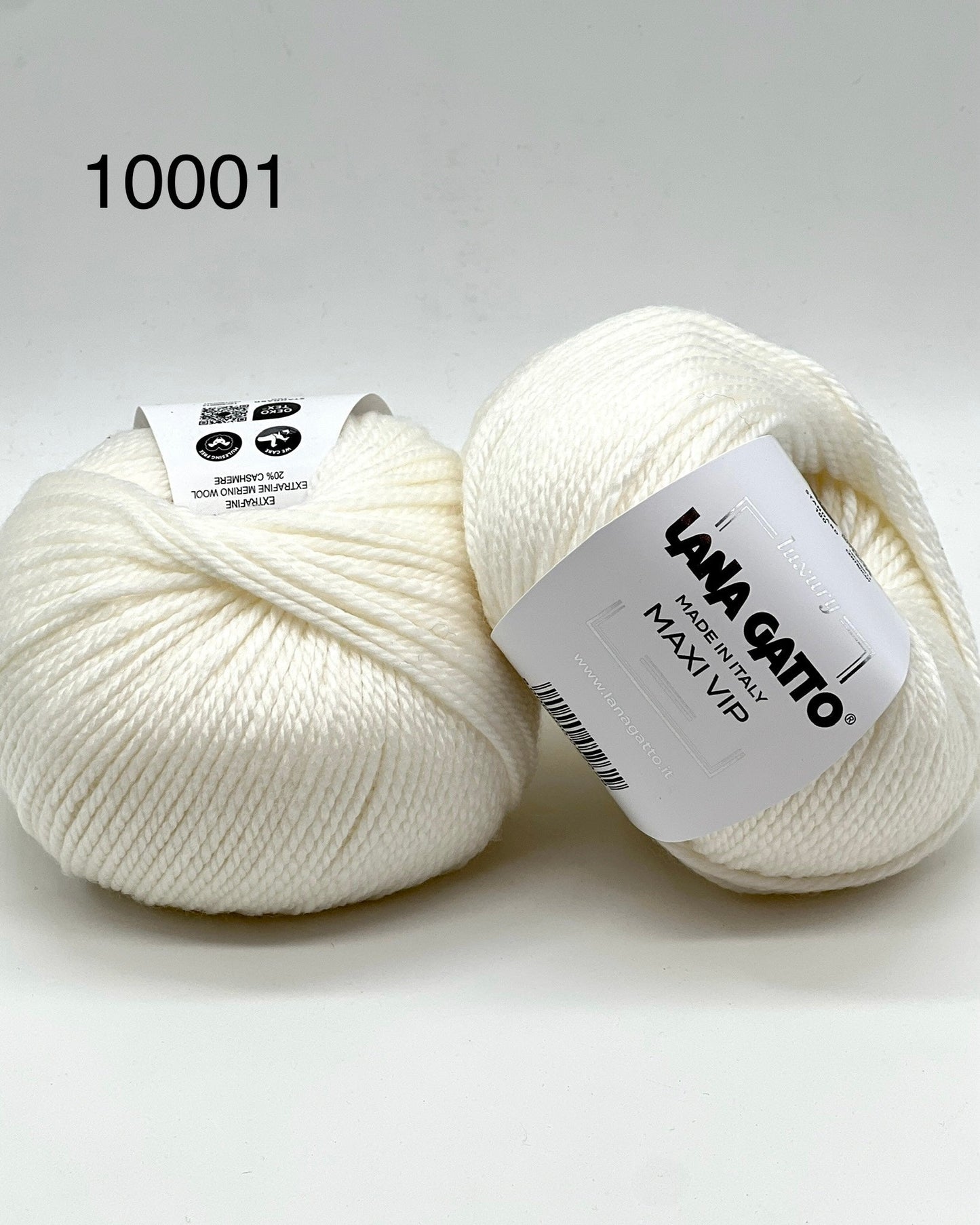Lana Gatto MAXI VIP yarn balls in soft neutral shades – premium Italian merino cashmere blend. IDOKNIT Shop.