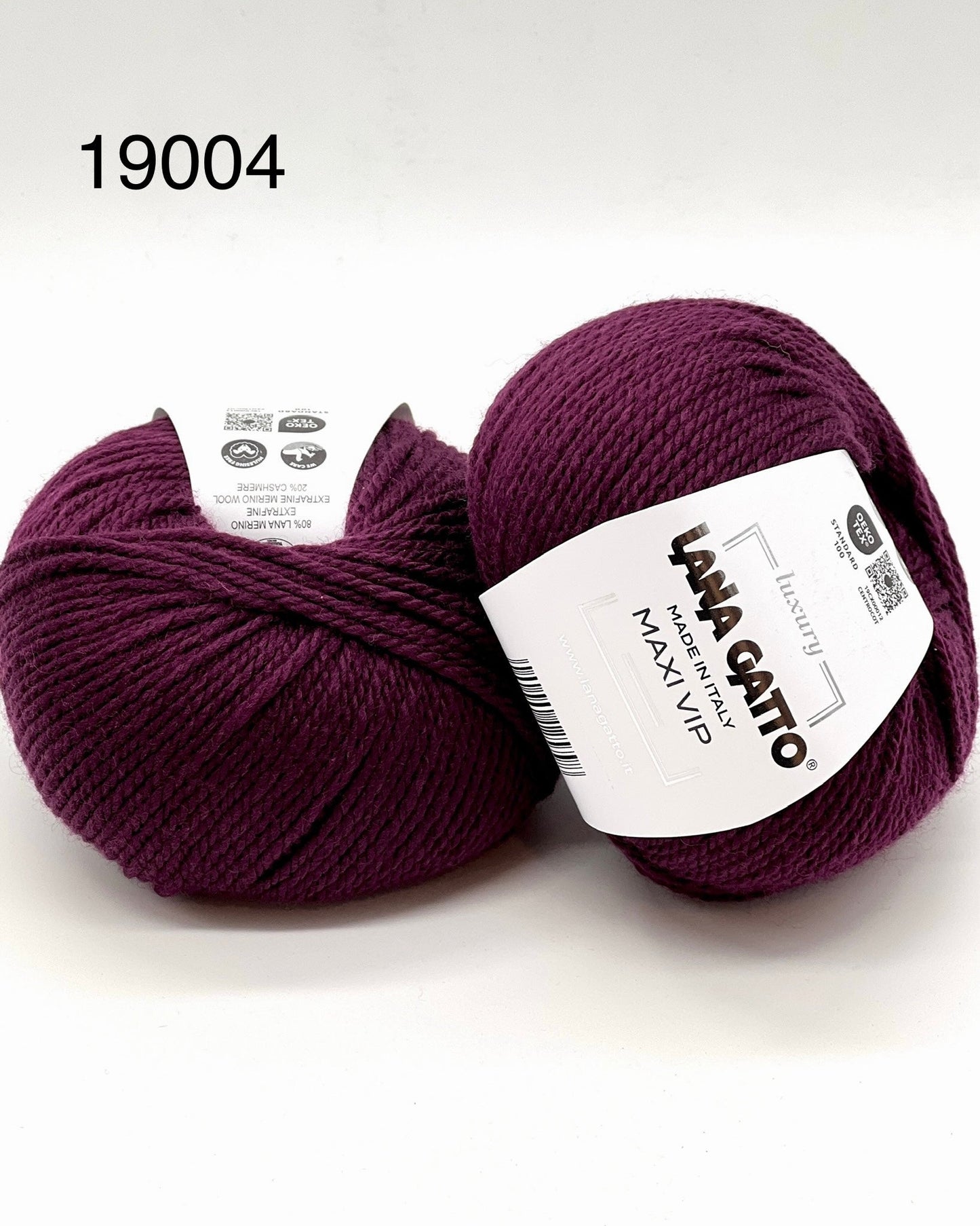 Lana Gatto MAXI VIP yarn balls in soft neutral shades – premium Italian merino cashmere blend. IDOKNIT Shop.