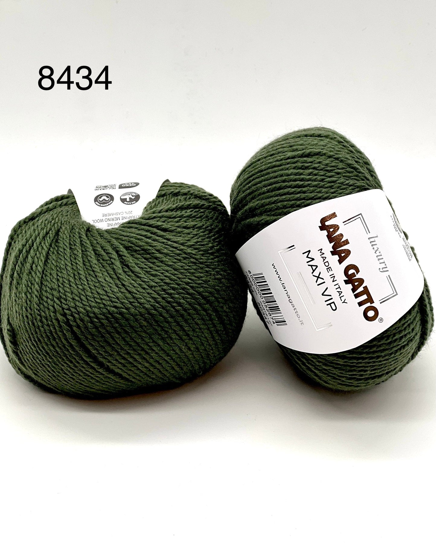 Lana Gatto MAXI VIP yarn balls in soft neutral shades – premium Italian merino cashmere blend. IDOKNIT Shop.