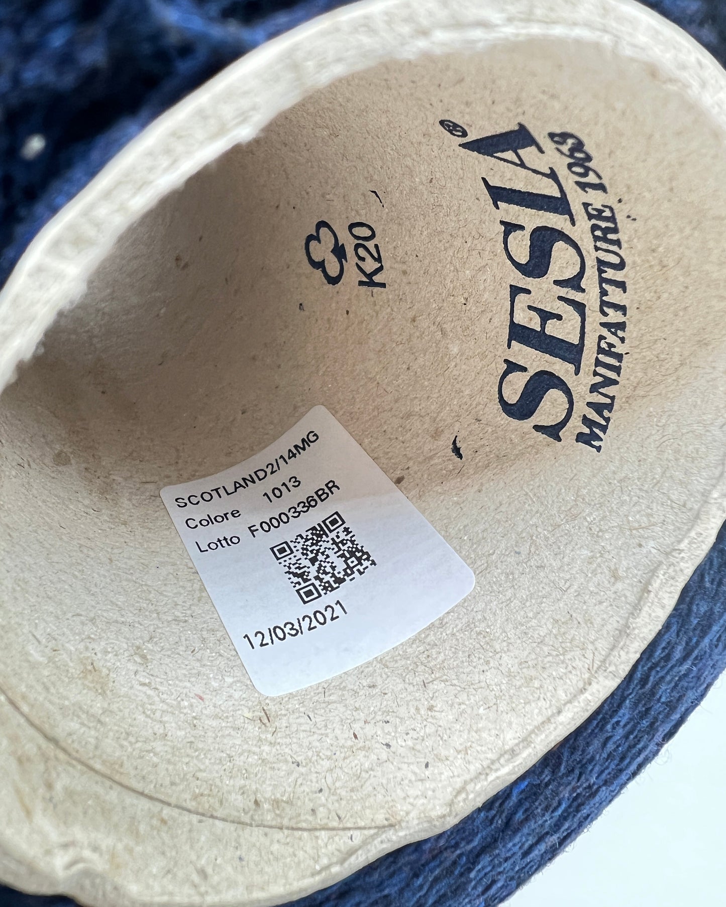 Elegant iDOKNiT SESIA SCOTLAND 100% Extrafine Merino Tweed lace yarn in Nm 2/14, showcasing a sophisticated rustic speckled texture and premium Italian wool quality.