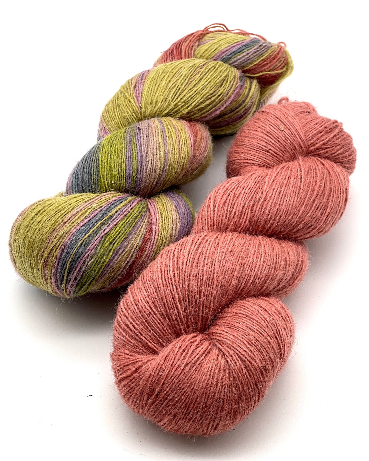 Exclusive iDOKNiT fingering weight wool, DUNDAGA 6.1 from Paces Vilnas Fabrika. 100% Merino wool from German sheep, traditionally processed in Latvia without chemicals to retain high lanolin content. Single-ply construction providing 420m per 100g. Curated by iDOKNiT for authentic, warm, and elastic knitwear with a natural "alive" feel.