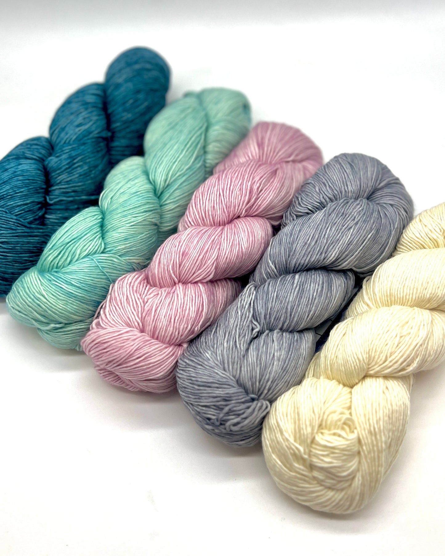 Premium iDOKNiT fingering weight yarn, MECHITA by Malabrigo Peru. 100% superwash merino wool, single-ply construction for elegant drape, 384m/100g. Hand-dyed authentic Peruvian yarn curated by iDOKNiT for soft, vibrant, and professional knitting projects.