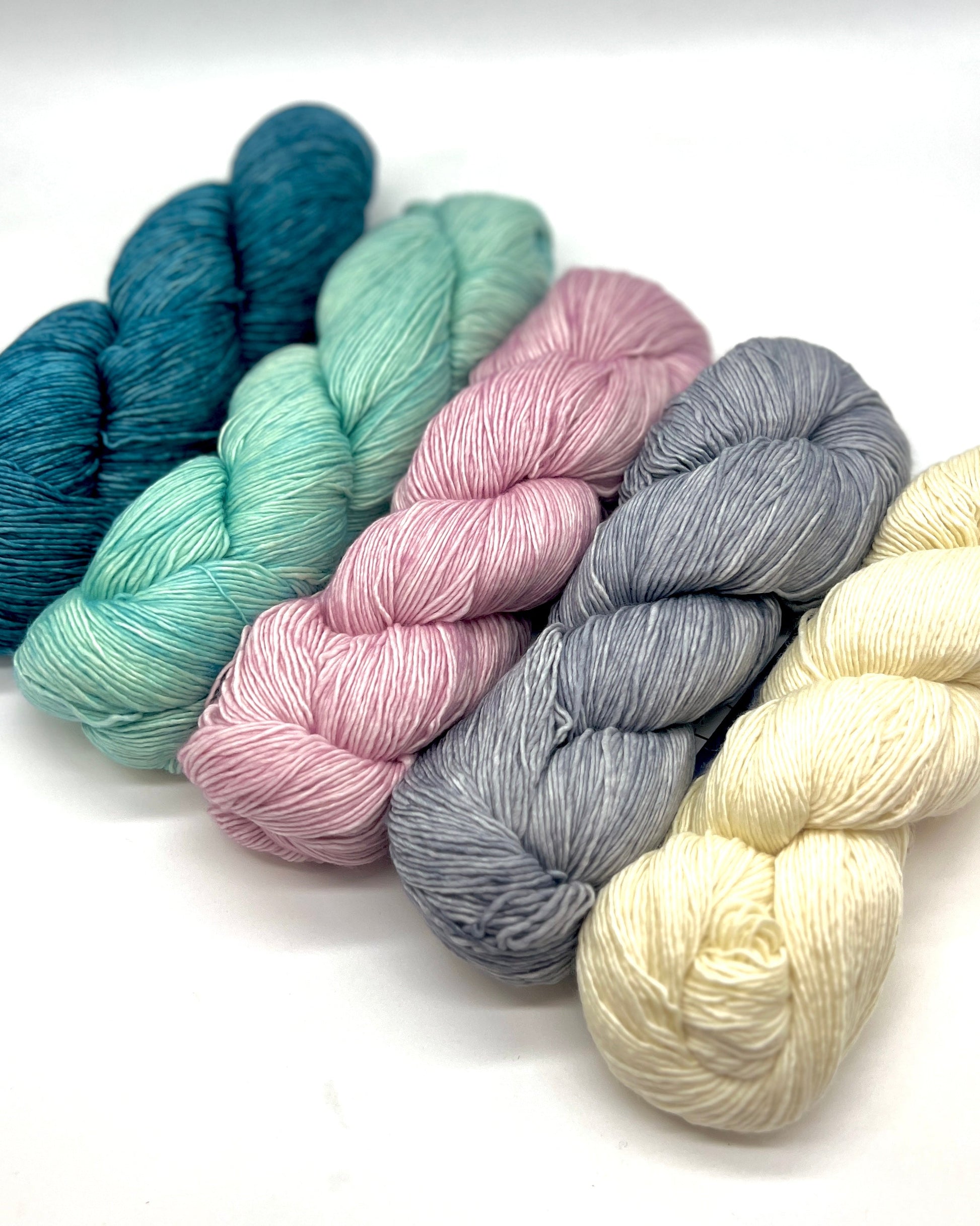 Premium iDOKNiT fingering weight yarn, MECHITA by Malabrigo Peru. 100% superwash merino wool, single-ply construction for elegant drape, 384m/100g. Hand-dyed authentic Peruvian yarn curated by iDOKNiT for soft, vibrant, and professional knitting projects.