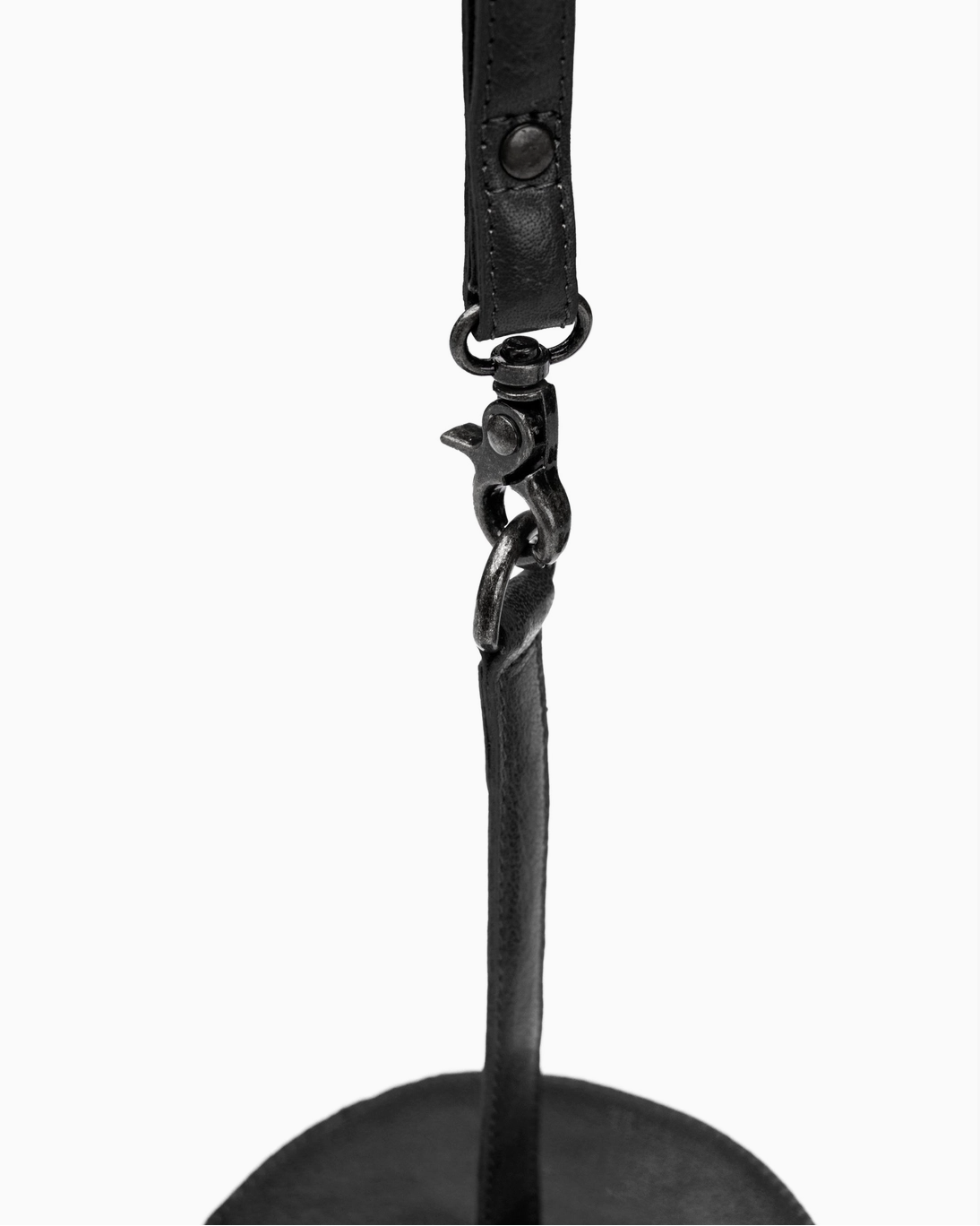 muud GYRIT genuine leather portable yarn holder with wrist strap from iDOKNiT