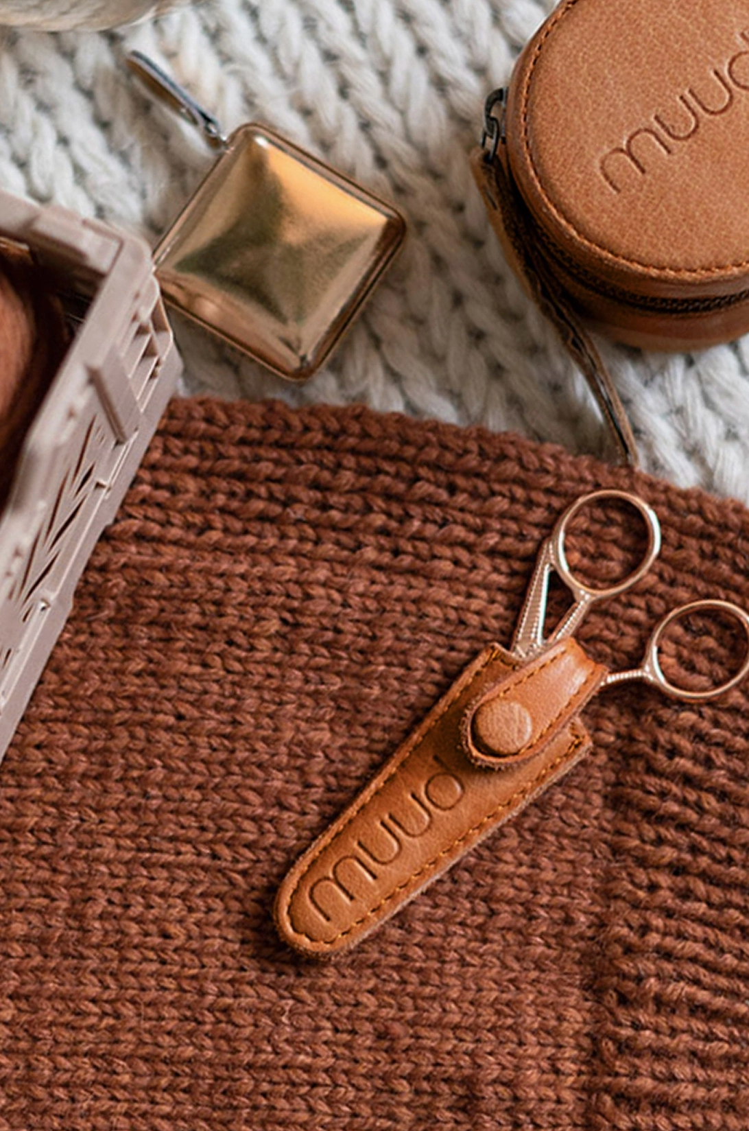 muud ESPOO genuine leather small embroidery scissors case sheath with snap button closure from iDOKNiT