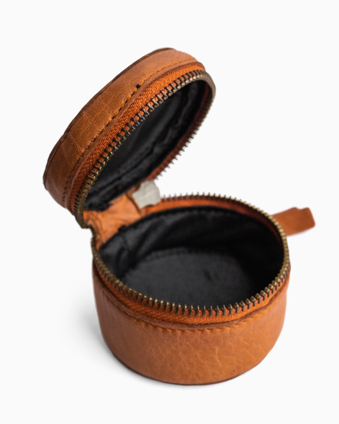 muud HELSINKI genuine leather cylindrical knitting accessories case with zipper closure from iDOKNiT