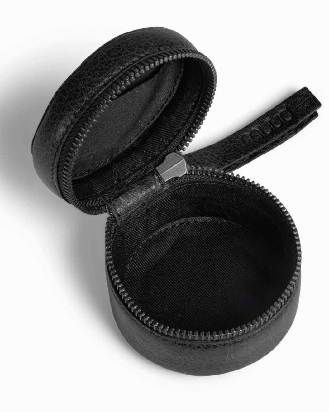 muud HELSINKI genuine leather cylindrical knitting accessories case with zipper closure from iDOKNiT