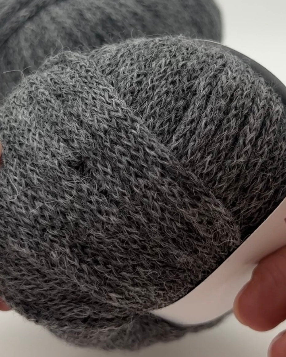 Lana Gatto ALPACA SUPERFINE yarn chunky alpaca cord Italian yarn
Luxury Italian alpaca yarn thick soft texture for sweaters and scarves
Close up of alpaca superfine yarn showing cord structure
Chunky alpaca yarn Lana Gatto soft warm knitting yarn
Superfine alpaca yarn ideal for cozy knitwear and fast projects