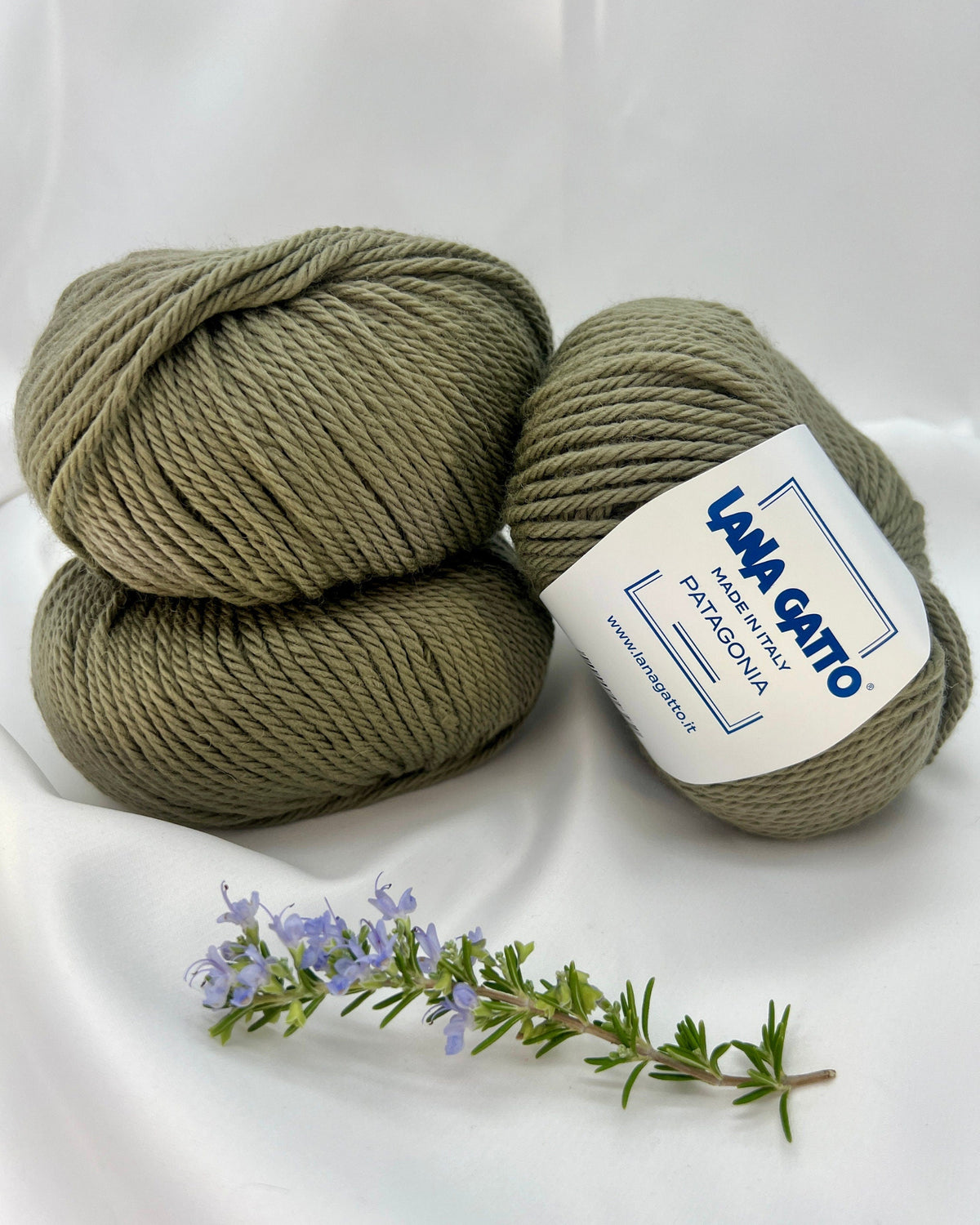 Lana Gatto Patagonia 100 percent pure new wool Italian super chunky yarn from iDOKNiT