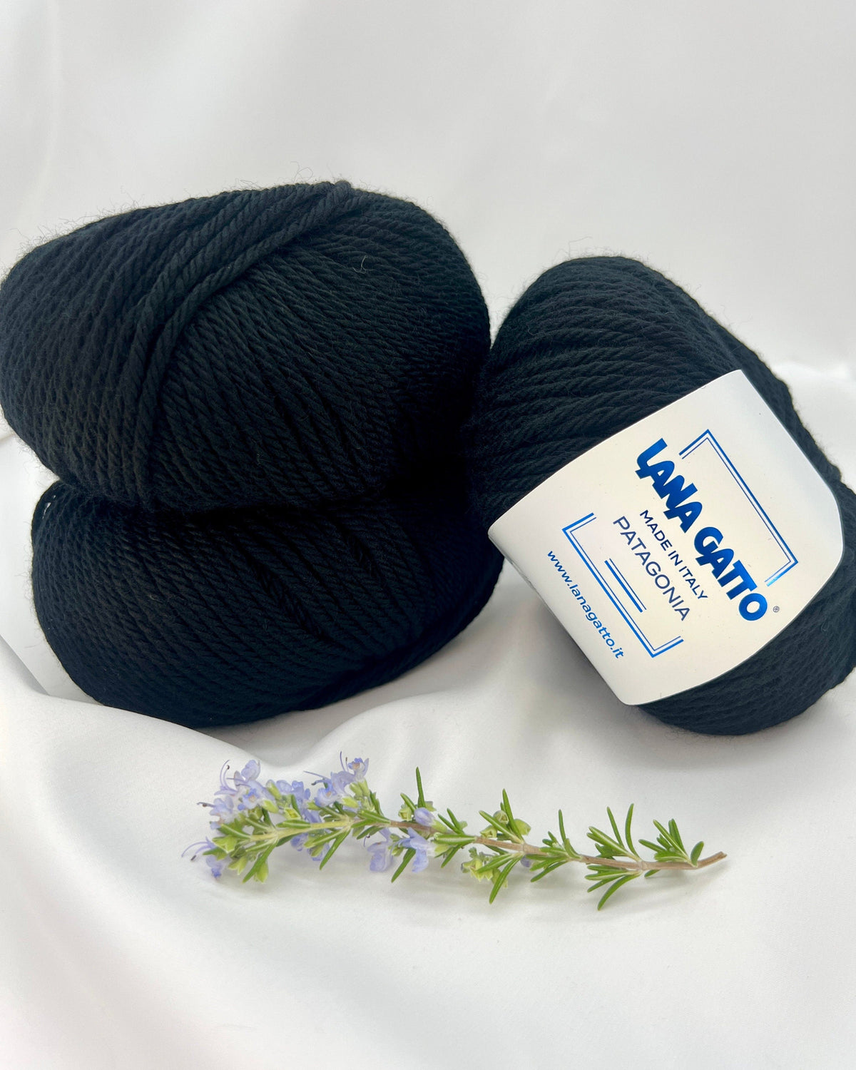 Lana Gatto Patagonia 100 percent pure new wool Italian super chunky yarn from iDOKNiT
