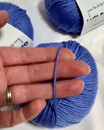 Lana Gatto FEELING cashmere silk merino yarn smooth shiny Italian sport yarn
Luxury Italian sport yarn FEELING soft drapey texture for sweaters and shawls
Close up of FEELING yarn showing smooth surface and silk sheen
Cashmere silk merino yarn FEELING ideal for scarves and garments
Soft luxury yarn FEELING perfect for refined knitwear projects