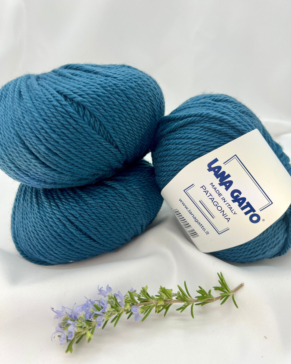 Lana Gatto Patagonia 100 percent pure new wool Italian super chunky yarn from iDOKNiT