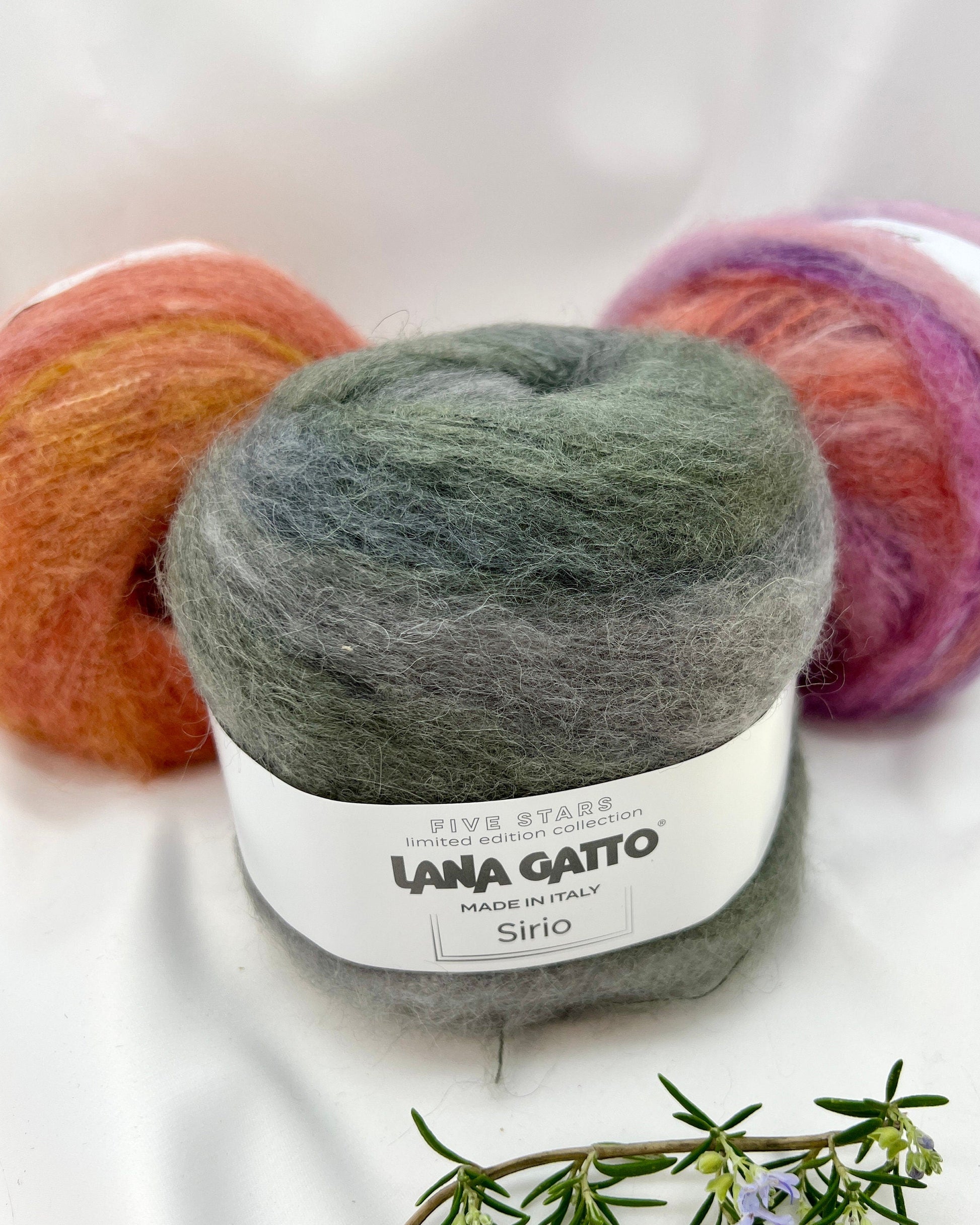 lana gatto sirio alpaca mohair yarn fluffy ball italy
soft alpaca mohair yarn lace weight 450m per 100g
luxury fluffy yarn ball halo texture knitting yarn
mohair alpaca yarn for sweaters shawls scarves
lana gatto sirio close-up soft halo texture