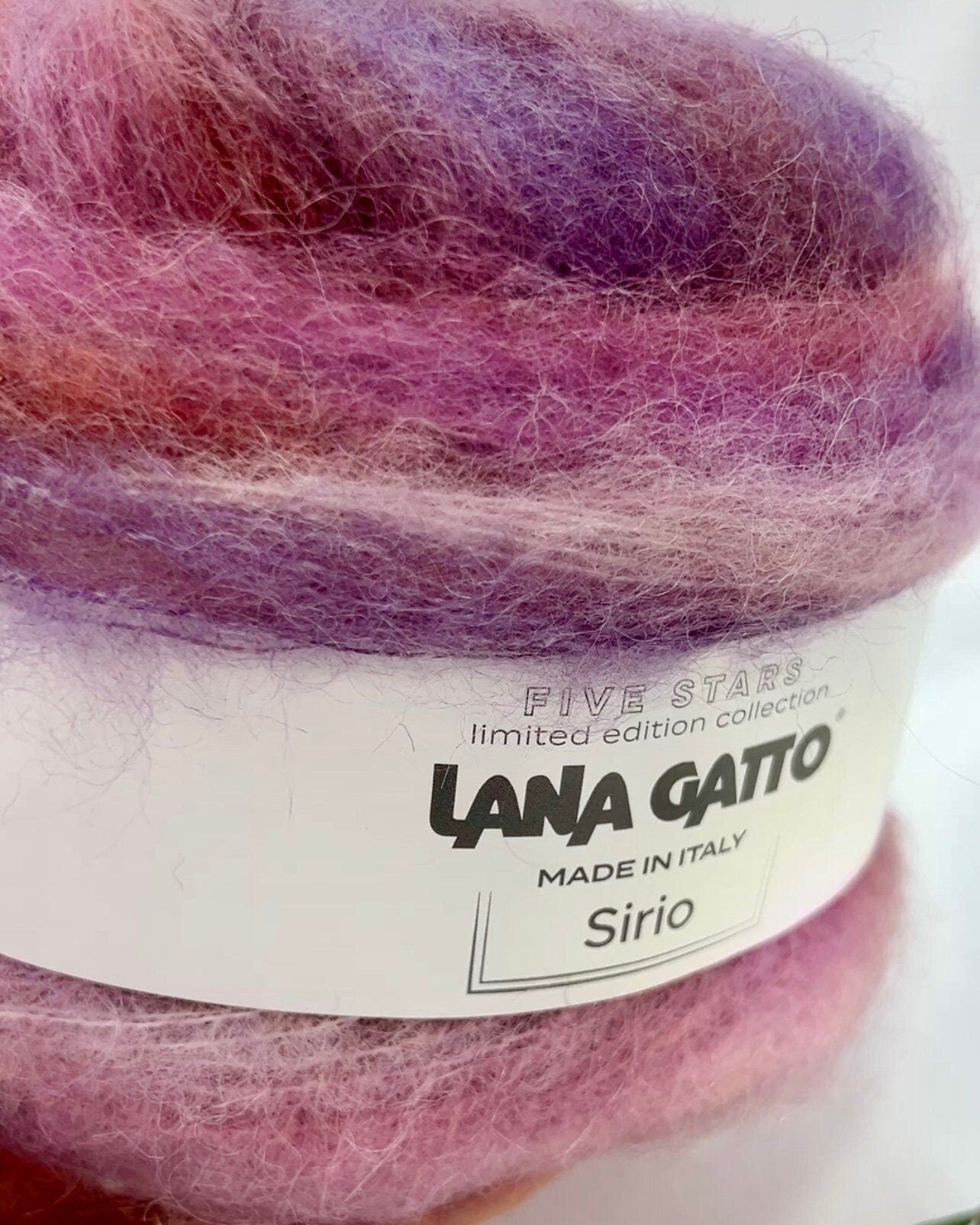 lana gatto sirio alpaca mohair yarn fluffy ball italy
soft alpaca mohair yarn lace weight 450m per 100g
luxury fluffy yarn ball halo texture knitting yarn
mohair alpaca yarn for sweaters shawls scarves
lana gatto sirio close-up soft halo texture
